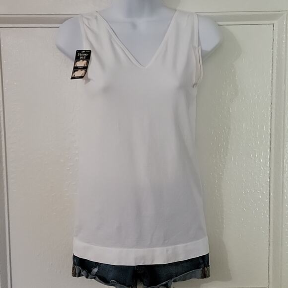vassarette Tops - NWT Versatile White Vassarette Camisole sz 8/XL